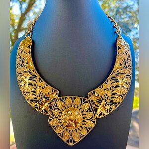 Vintage✨ Bib Statement Necklace Jose Barrera for Avon